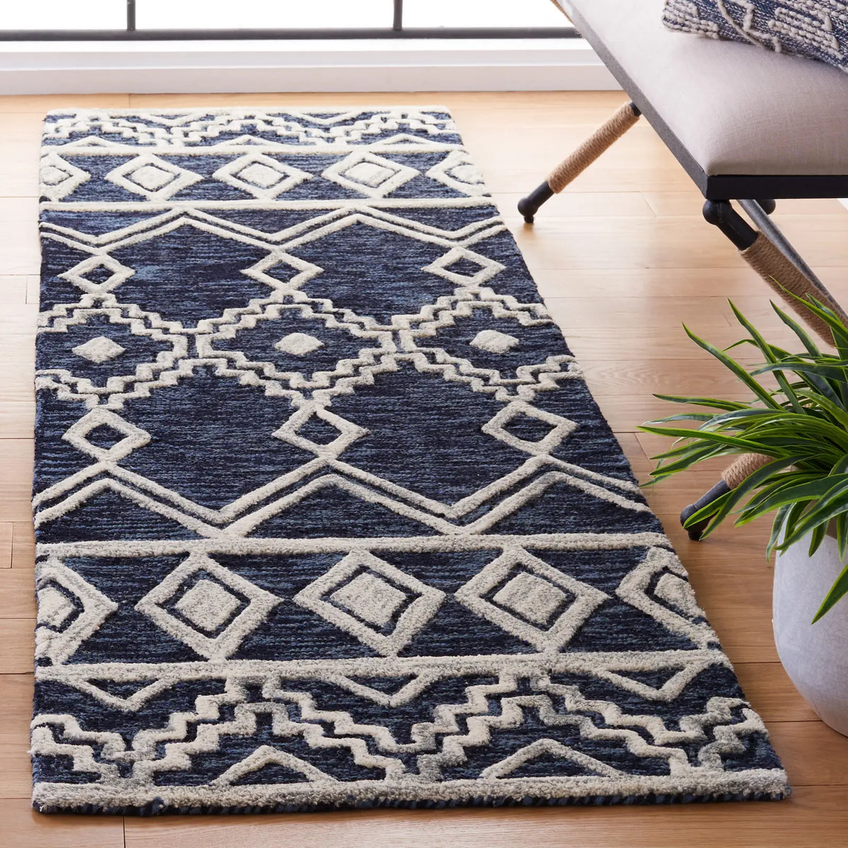 Safavieh Abstract 2'-3" x 8'-0" Rug in Navy / Ivory