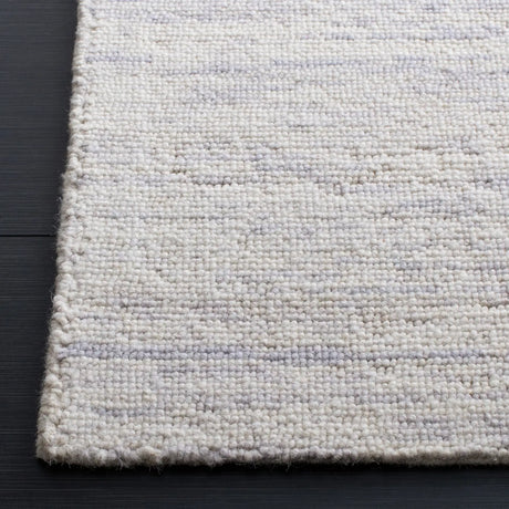 Safavieh Himalaya 4'-0" x 6'-0" Rug in Silver