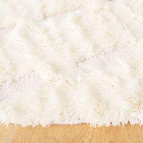 Safavieh Casablanca 6'-0" x 6'-0" Rug in Pink / Ivory