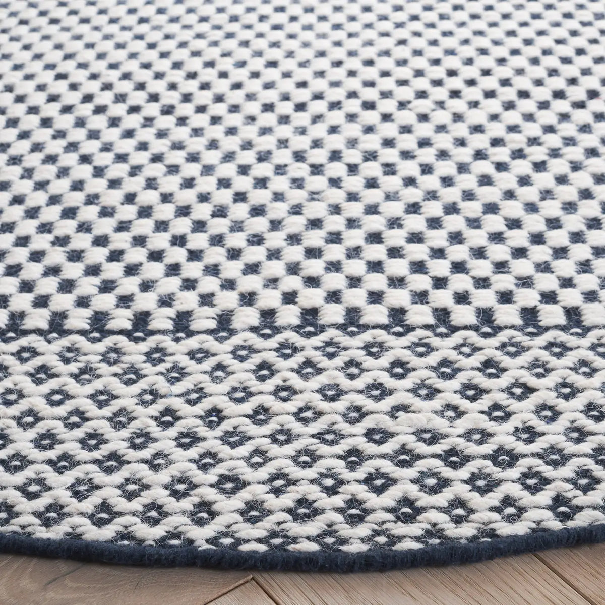 Safavieh Vermont 6'-0" x 6'-0" Rug in Navy / Ivory