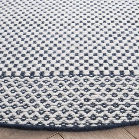 Safavieh Vermont 6'-0" x 6'-0" Rug in Navy / Ivory