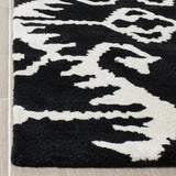 Safavieh Wyndham 4'-0" x 6'-0" Rug in Black / Ivory