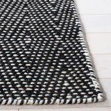 Safavieh Kilim 4'-0" x 6'-0" Rug in Black / Ivory