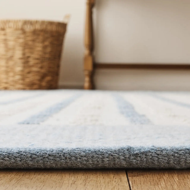 Safavieh Martha Stewart 8'-0" x 10'-0" Rug in Light Blue / Ivory