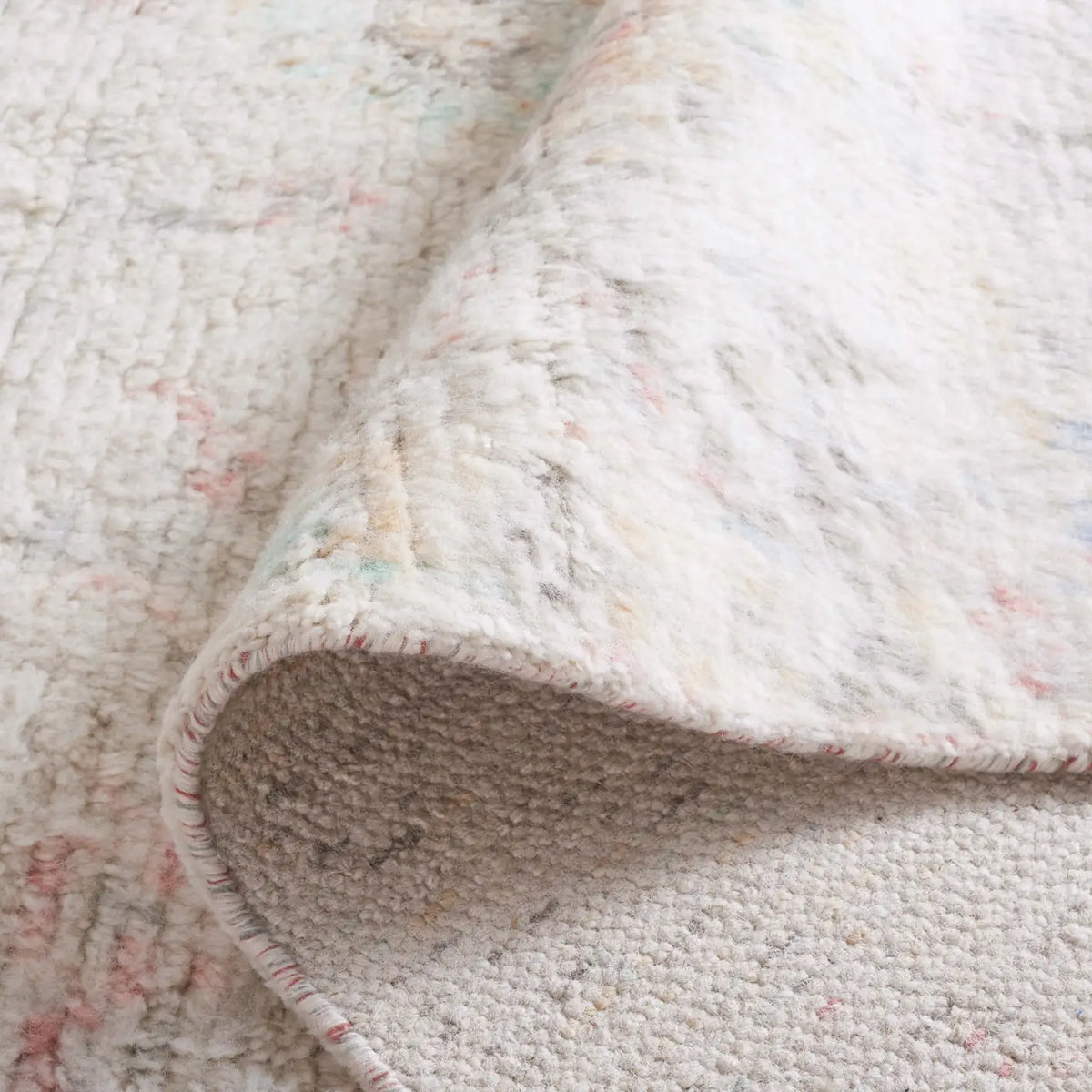 Safavieh Tribeca 6'-0" x 9'-0" Rug in Ivory / Pink