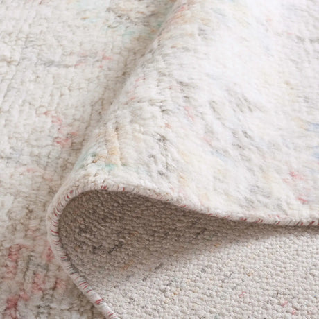 Safavieh Tribeca 6'-0" x 9'-0" Rug in Ivory / Pink