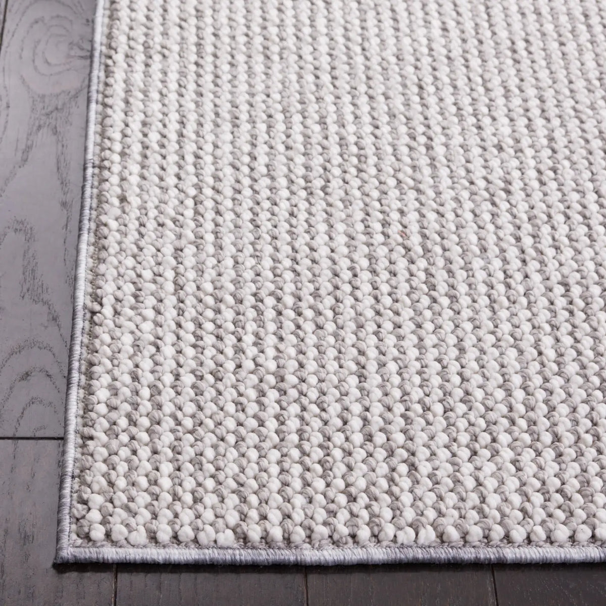 Safavieh Lotus 4'-0" x 6'-0" Rug in White