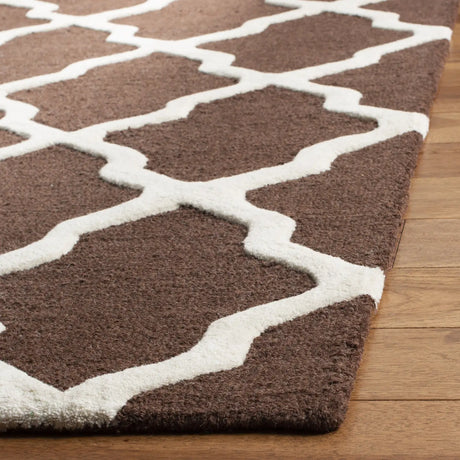 Safavieh Cambridge 5'-0" x 8'-0" Rug in Dark Brown / Ivory