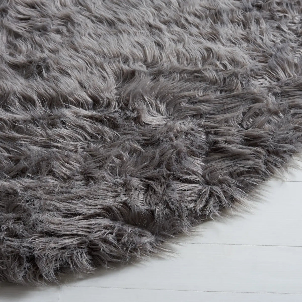 Safavieh Faux Sheep Skin 4'-0" x 6'-0" Rug in Grey