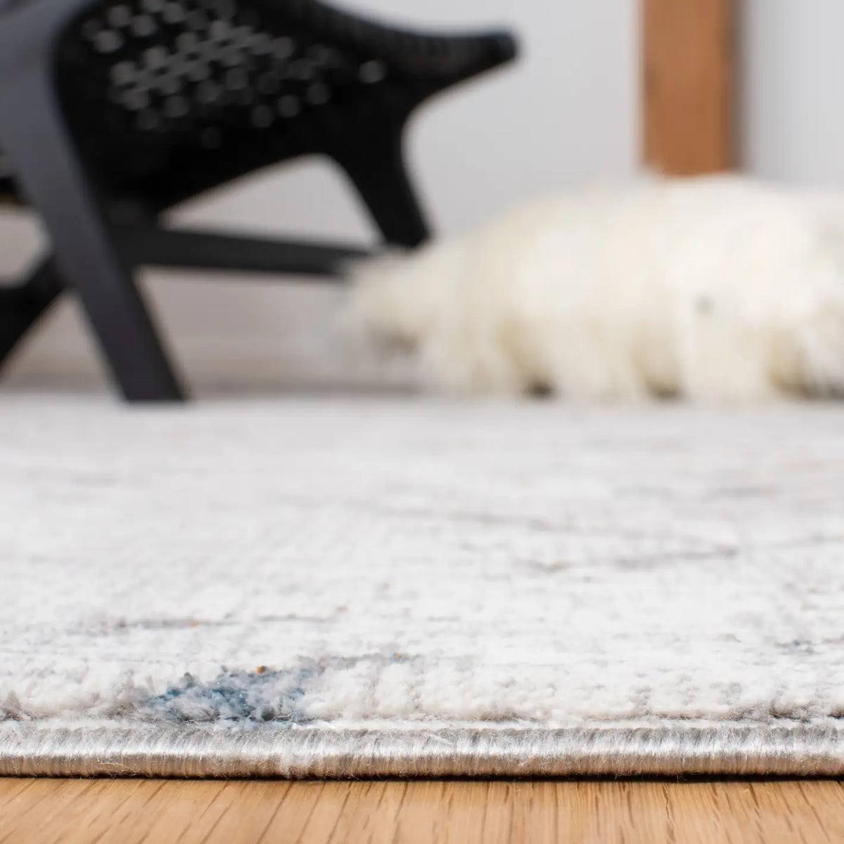 Safavieh Sonoma 4'-5" x 6'-5" Rug in Grey / Ivory