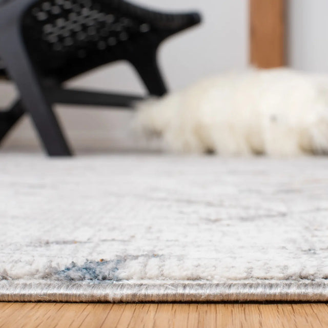 Safavieh Sonoma 4'-5" x 6'-5" Rug in Grey / Ivory
