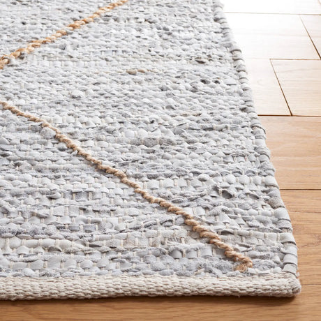 Safavieh Vintage Leather 4'-0" x 6'-0" Rug in Light Grey / Natural