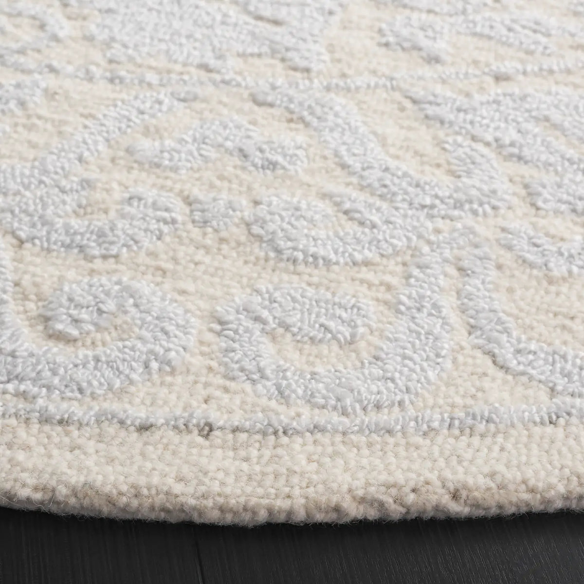 Safavieh Abstract 6'-0" x 6'-0" Rug in Ivory / Beige