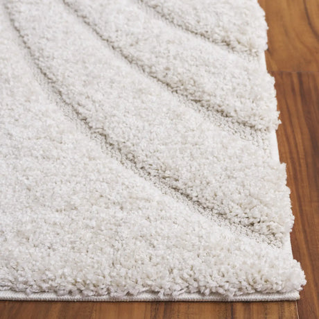 Safavieh Florida Shag 5'-3" x 7'-6" Rug in Creme / Creme