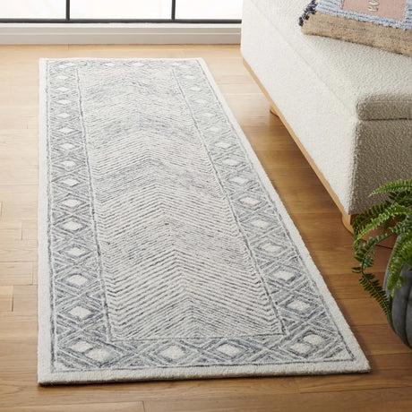 Safavieh Ebony 2'-3" x 8'-0" Rug in Grey / Ivory