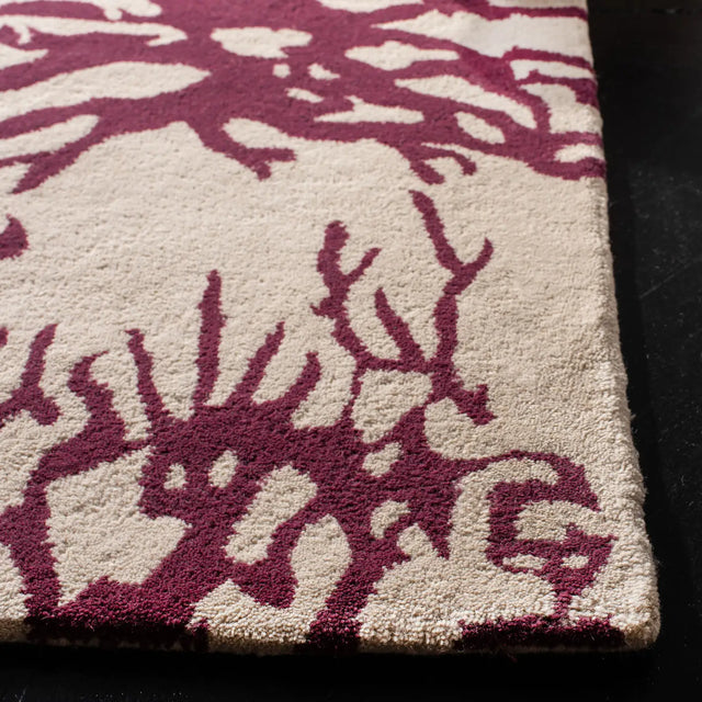 Safavieh Bella 6'-0" x 9'-0" Rug in Beige / Purple