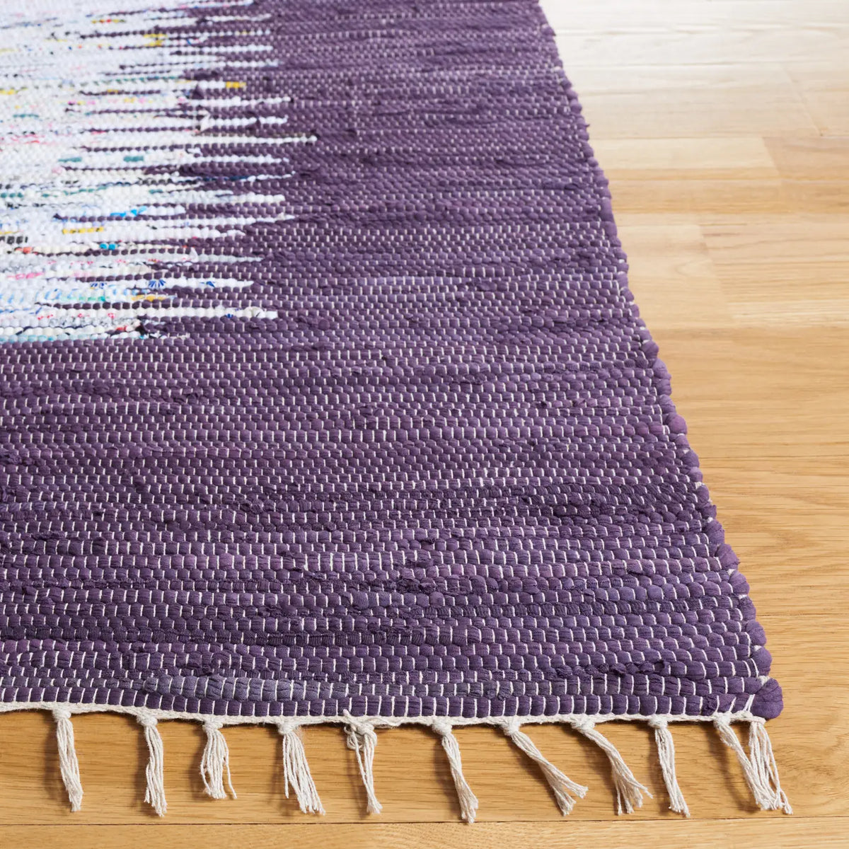 Safavieh Montauk 4'-0" x 6'-0" Rug in Ivory / Purple