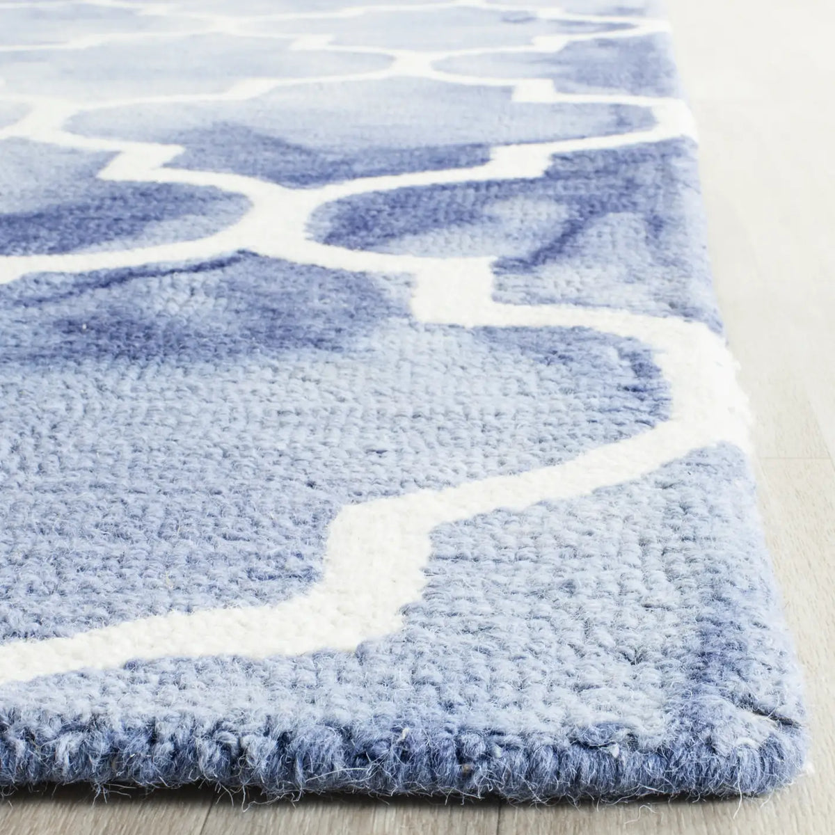 Safavieh Dip Dye 6'-0" x 9'-0" Rug in Blue / Ivory