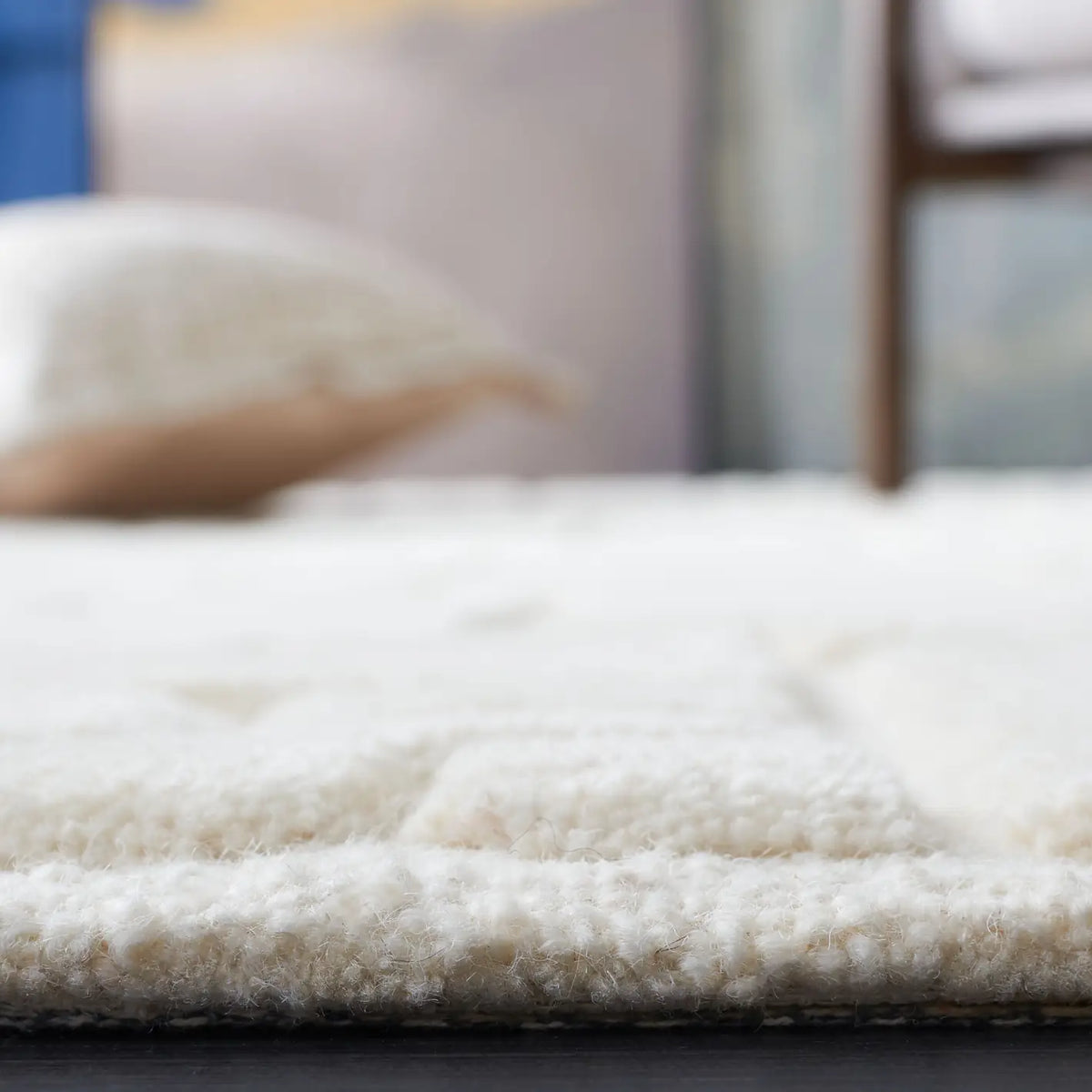 Safavieh Manhattan 4'-0" x 6'-0" Rug in Ivory