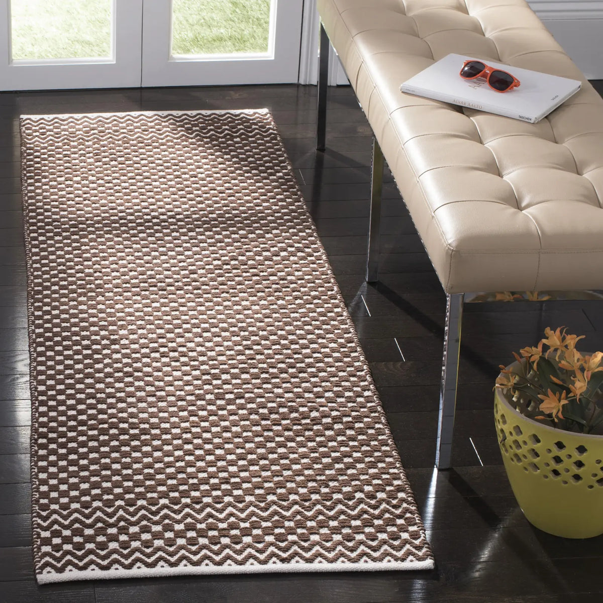 Safavieh Boston 2'-3" x 7'-0" Rug in Brown