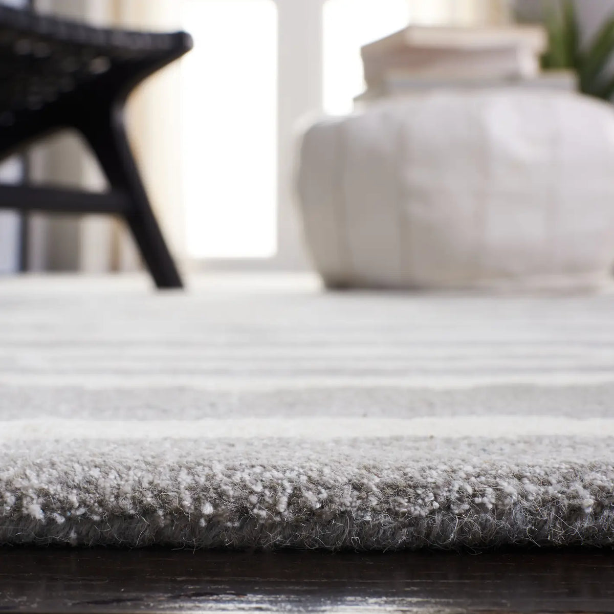 Safavieh Soho 3'-6" x 5'-6" Rug in Grey / Ivory