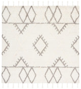 Safavieh Casablanca 6'-0" x 6'-0" Rug in Ivory / Grey