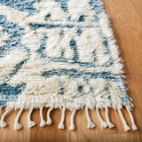 Safavieh Manhattan 4'-0" x 6'-0" Rug in Ivory / Blue