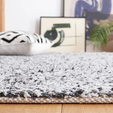 Safavieh Berber 4'-0" x 6'-0" Rug in Ivory / Black