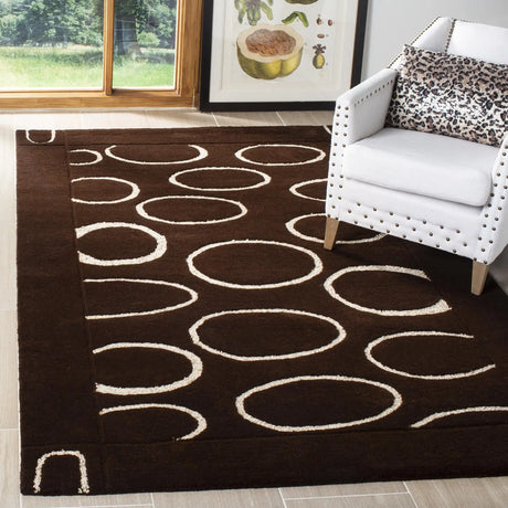 Safavieh Soho 5'-0" x 8'-0" Rug in Brown / Ivory