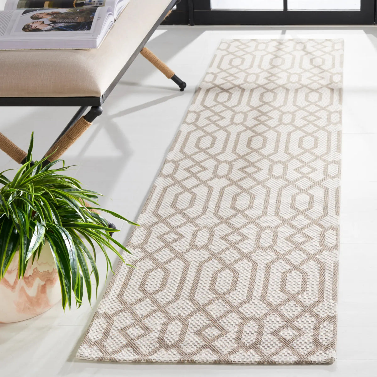 Safavieh Martha Stewart 2'-0" x 8'-0" Rug in Taupe / Cream
