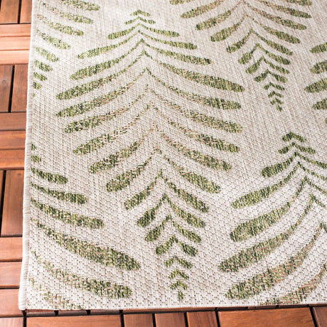 Safavieh Courtyard 4'-0" x 5'-7" Rug in Beige / Green