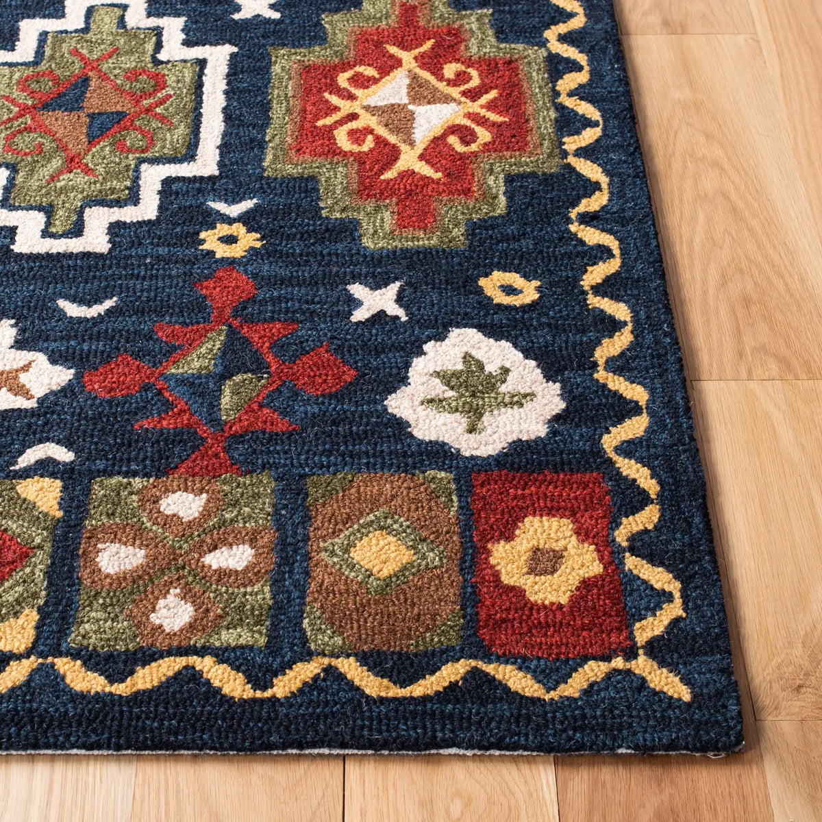 Safavieh Heritage 4'-0" x 6'-0" Rug in Navy / Red