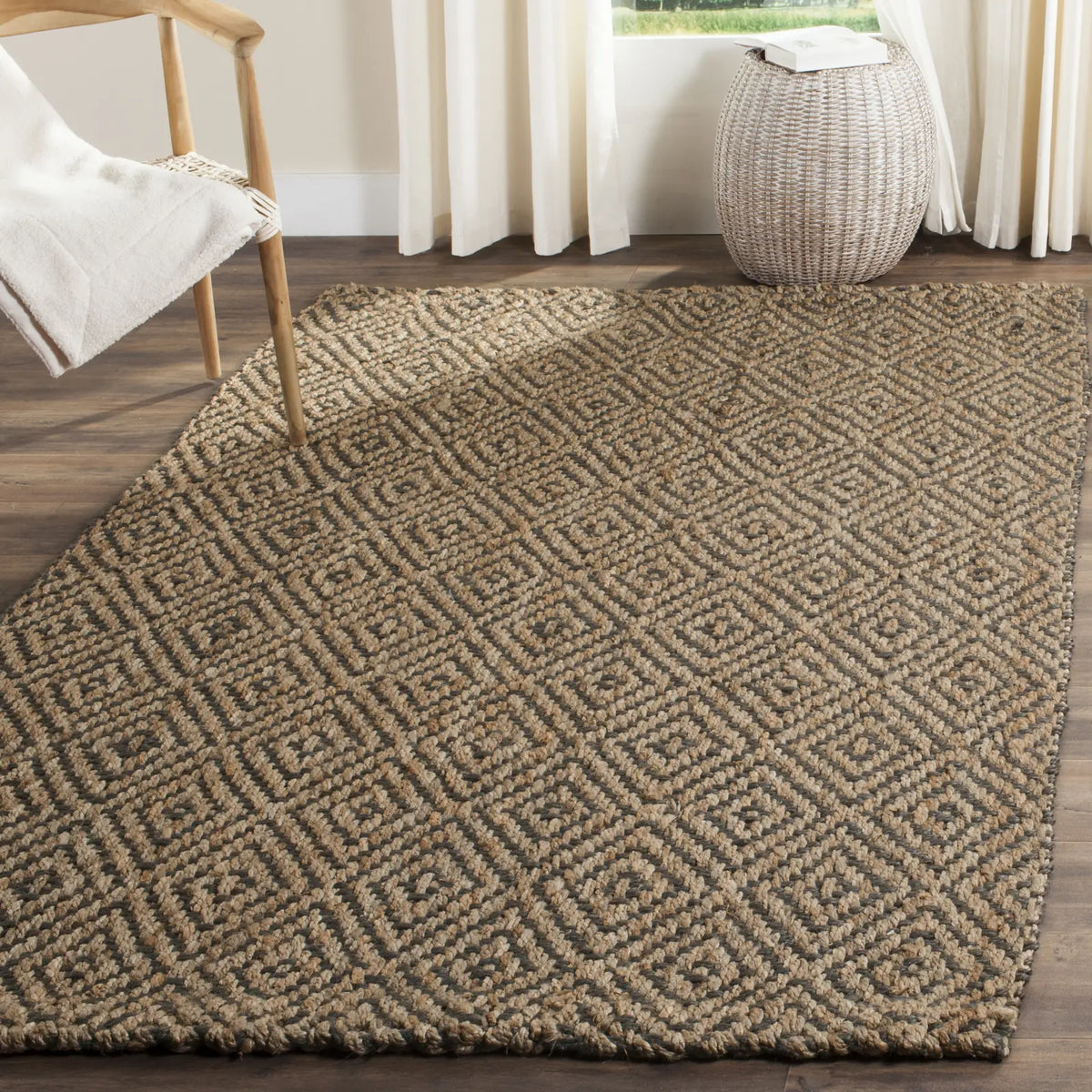 Safavieh Natural Fiber 4'-0" x 6'-0" Rug in Natural / Grey