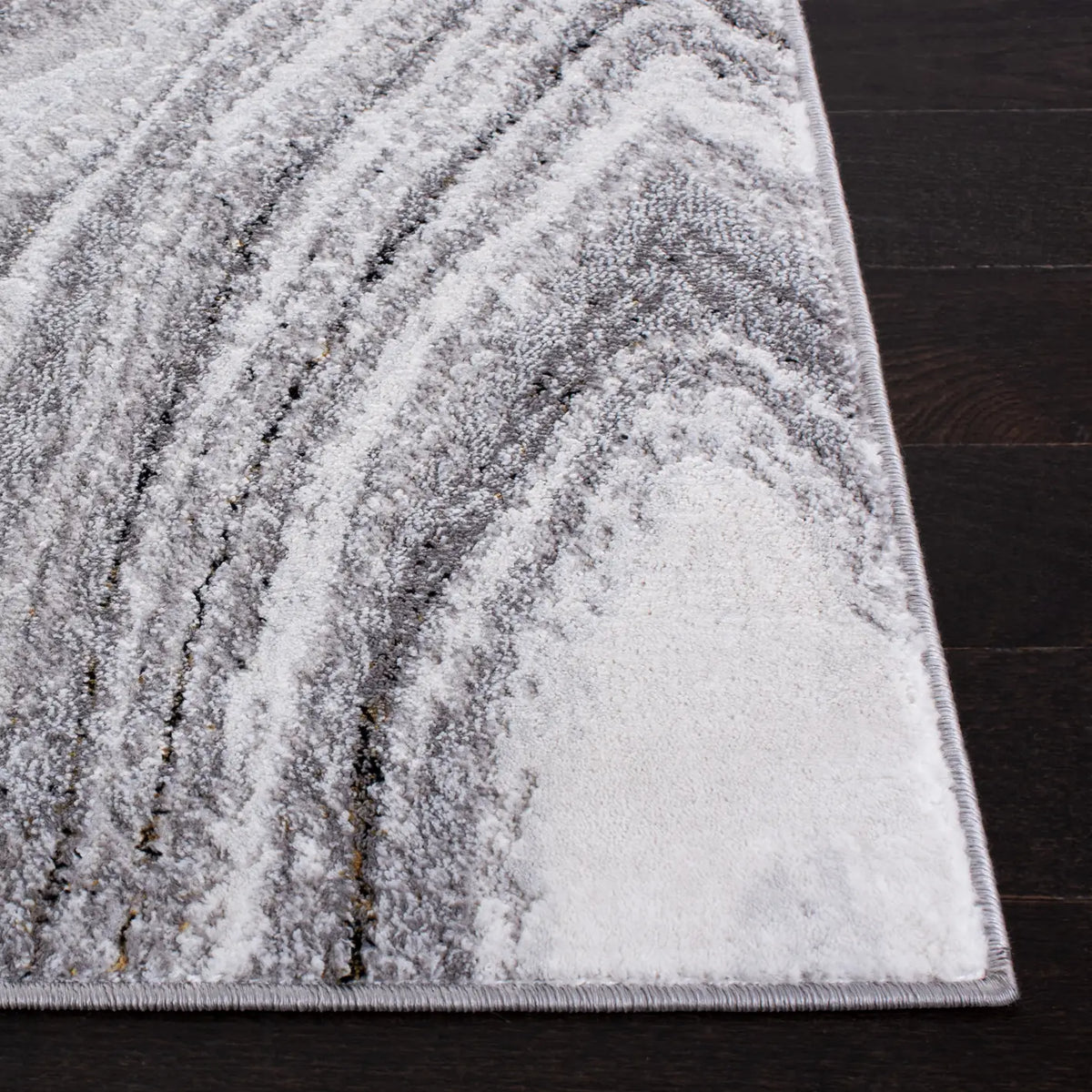 Safavieh Amelia 4'-5" x 6'-5" Rug in Grey / Gold