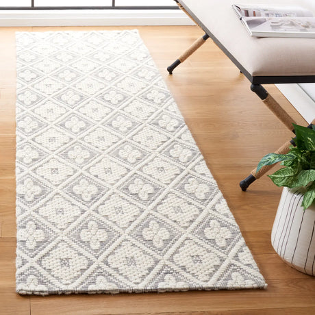 Safavieh Marbella 2'-3" x 8'-0" Rug in Grey / Ivory