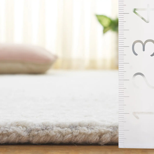 Safavieh Abstract 4'-0" x 6'-0" Rug in Beige / Ivory