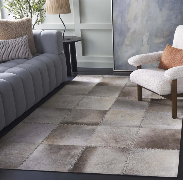 Safavieh Studio Leather 5'-0" x 8'-0" Rug in Grey