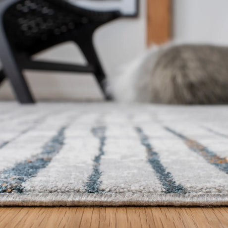 Safavieh Sonoma 4'-5" x 6'-5" Rug in Grey / Ivory