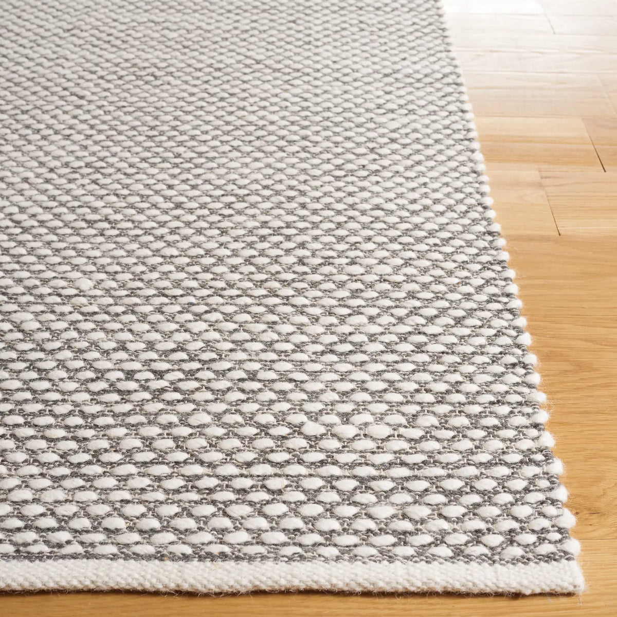 Safavieh Vermont 4'-0" x 6'-0" Rug in Grey