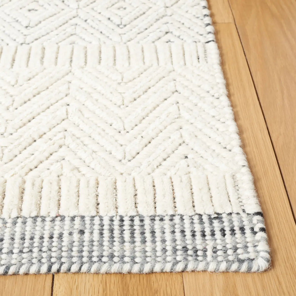 Safavieh Martha Stewart 4'-0" x 6'-0" Rug in Ivory