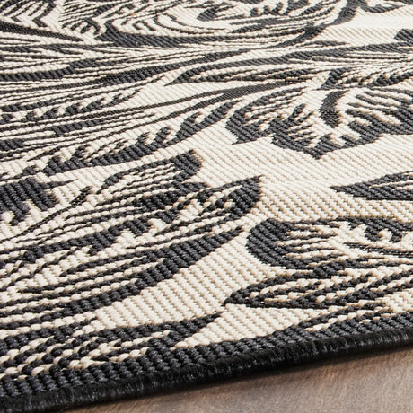 Safavieh Courtyard 5'-3" x 5'-3" Rug in Sand / Black