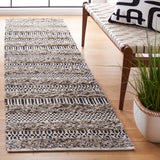 Safavieh Natura 2'-3" x 9'-0" Rug in Black / Ivory