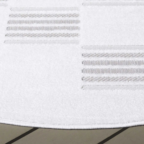 Safavieh Stella 6'-7" x 6'-7" Rug in Ivory / Beige