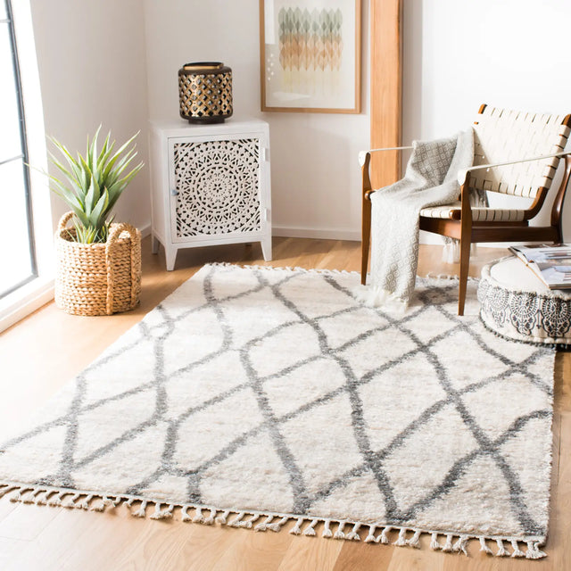 Safavieh Berber Fringe Shag 5'-3" x 7'-6" Rug in Creme / Black