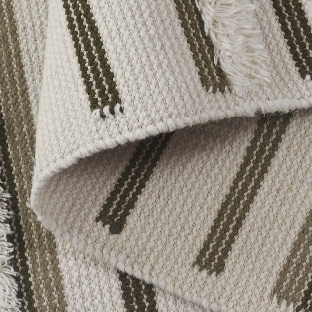 Safavieh Kenya 4'-0" x 6'-0" Rug in Olive / Ivory