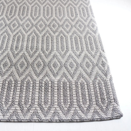 Safavieh Martha Stewart 5'-0" x 7'-0" Rug in Anthracite / Light Grey