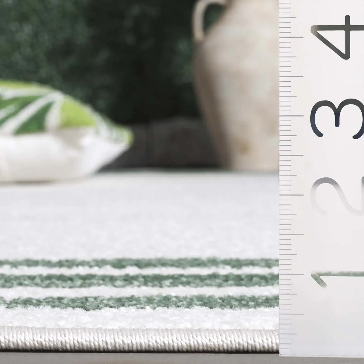 Safavieh Cabana 4'-0" x 6'-0" Rug in Ivory / Green