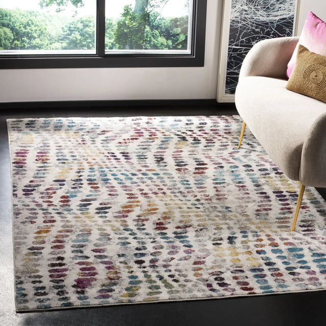Safavieh Aria 4'-0" x 6'-0" Rug in Cream / Wine