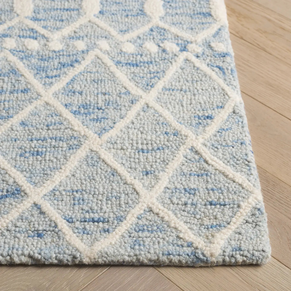 Safavieh Blossom 5'-0" x 8'-0" Rug in Blue / Ivory