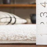 Safavieh Tahoe Shag 4'-0" x 6'-0" Rug in Beige / Ivory